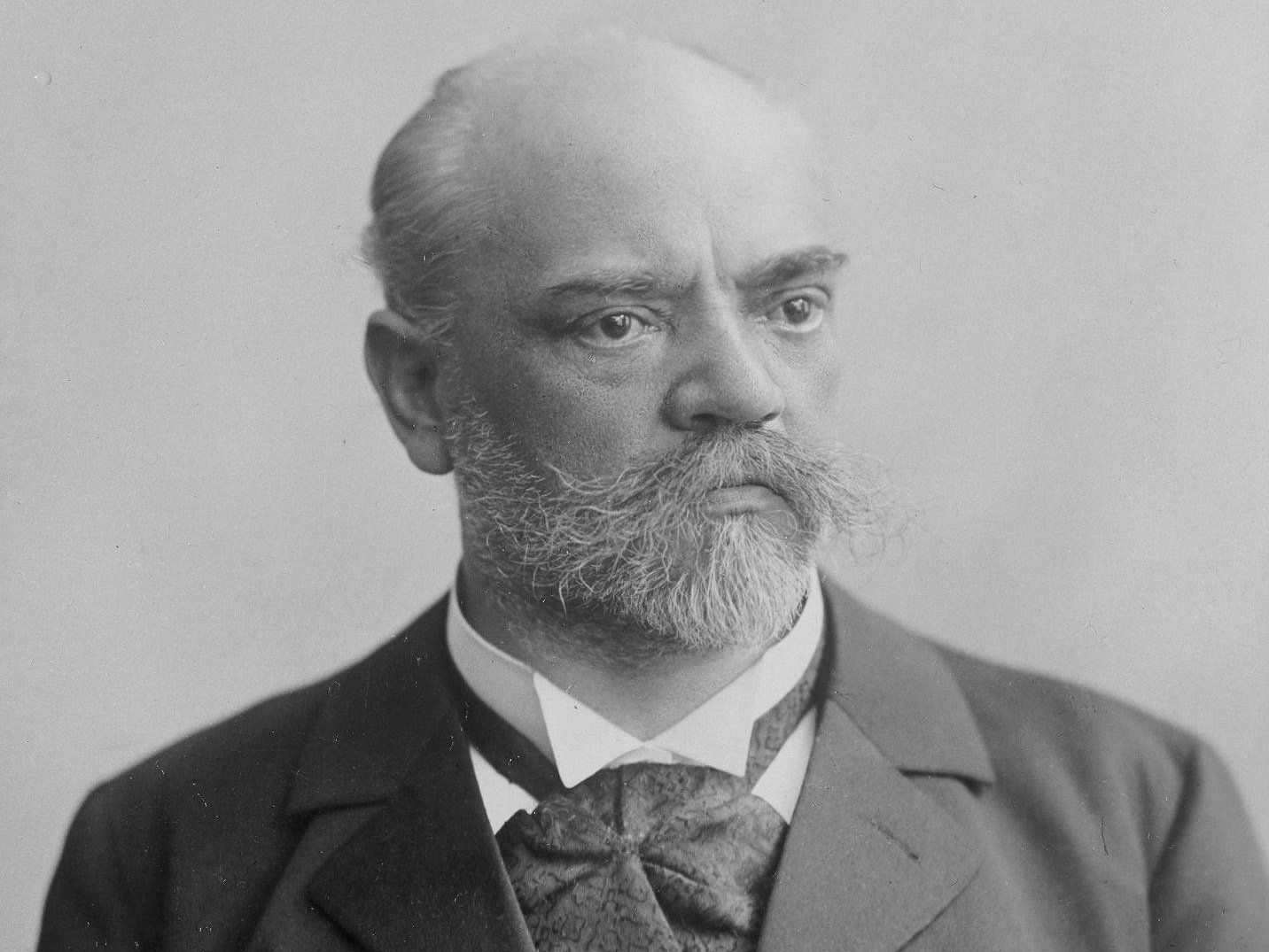 Porträt-Foto in schwarz-weiß von Antonín Dvořák.