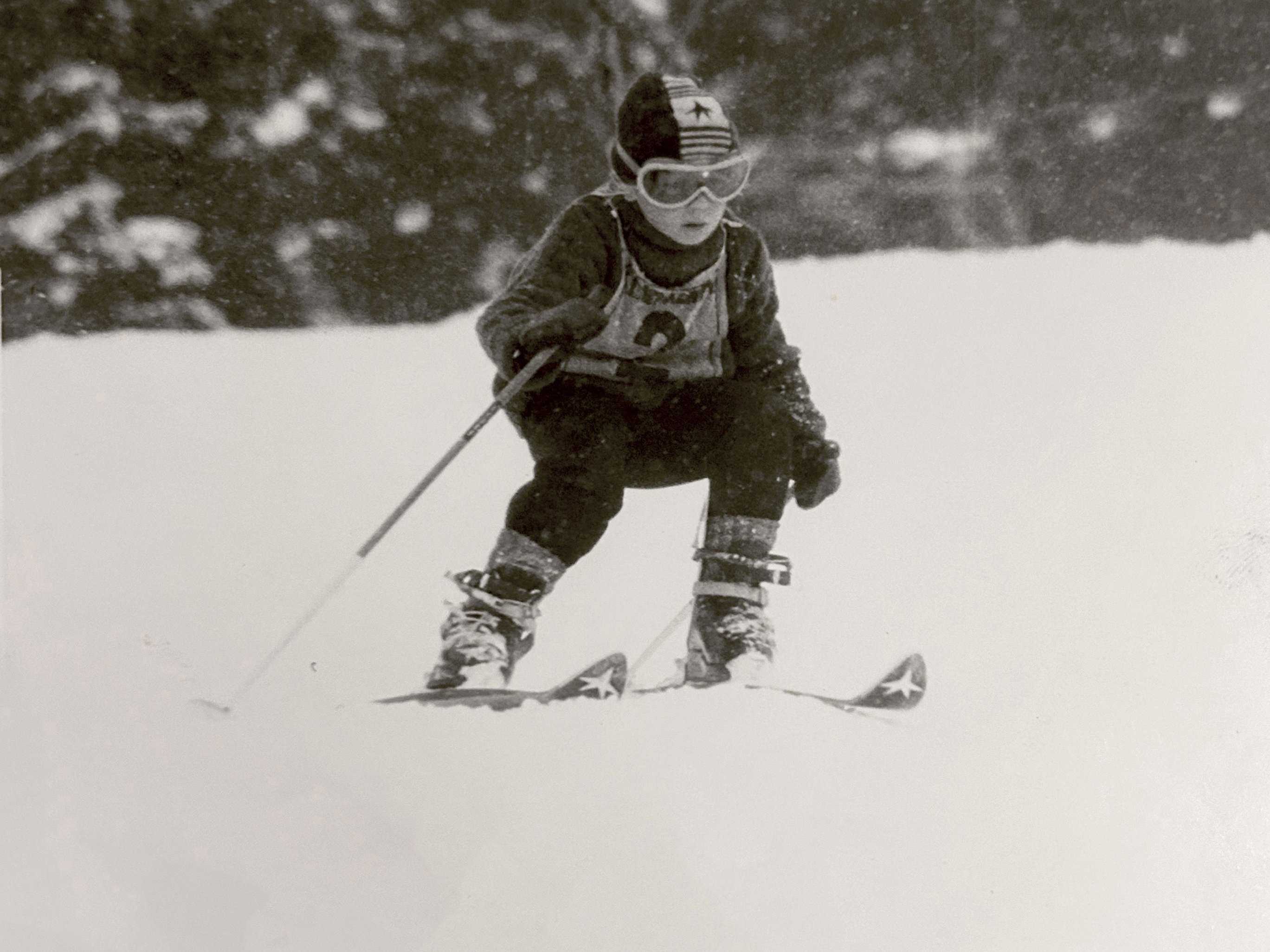 Wenzel Fuchs als Junge beim Skifahren.